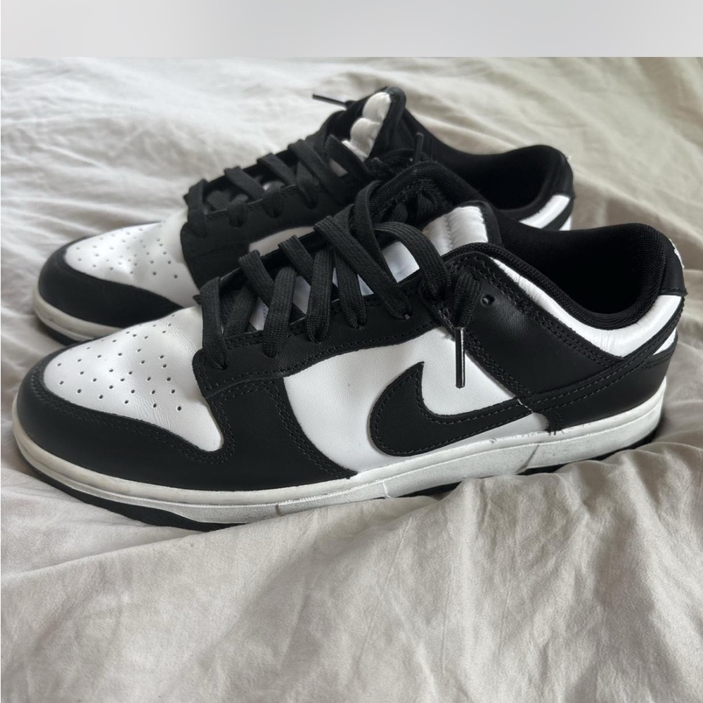Nike Men's Black and White Low-Top Sneakers